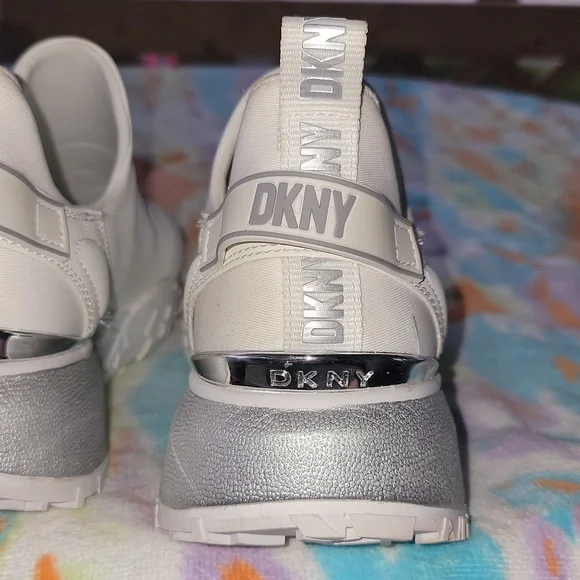 DKNY Women's Size 8.5 Kari-slip on white & silver sneakers - Picture 9 of 12